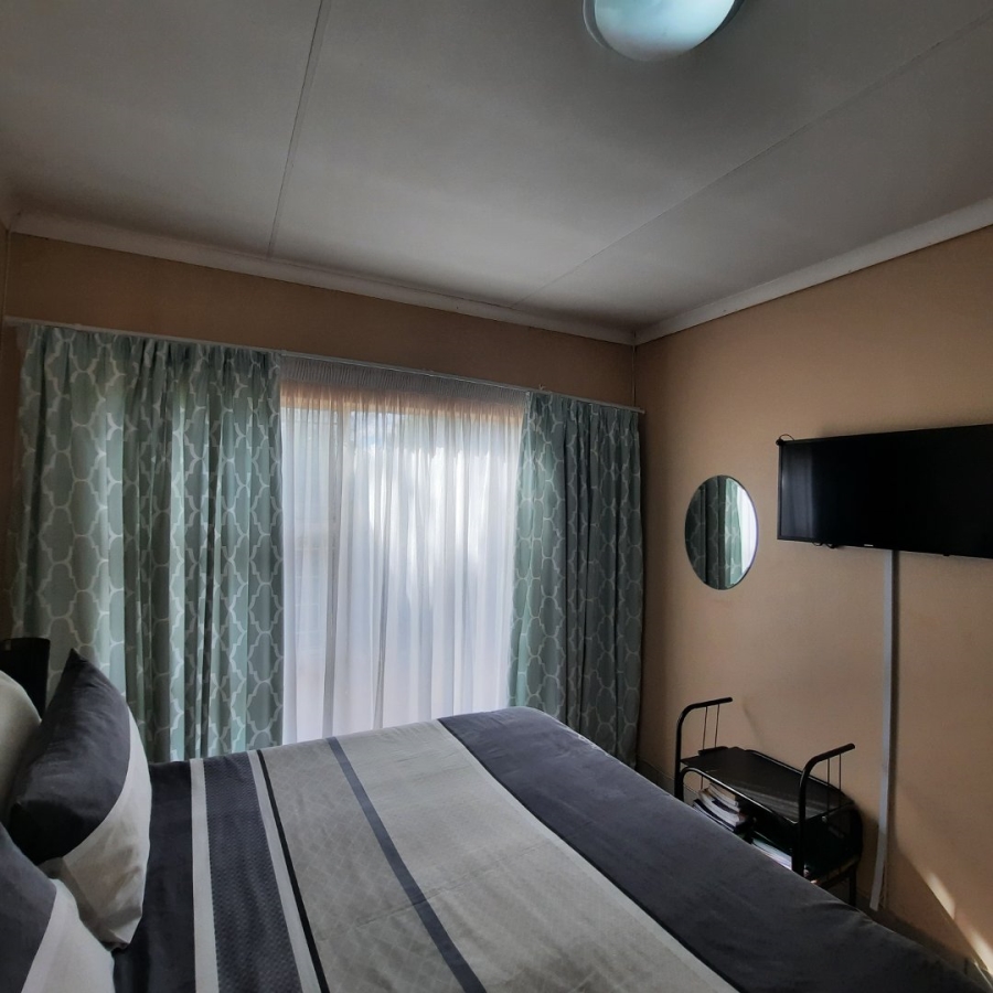 2 Bedroom Property for Sale in Langenhovenpark Free State